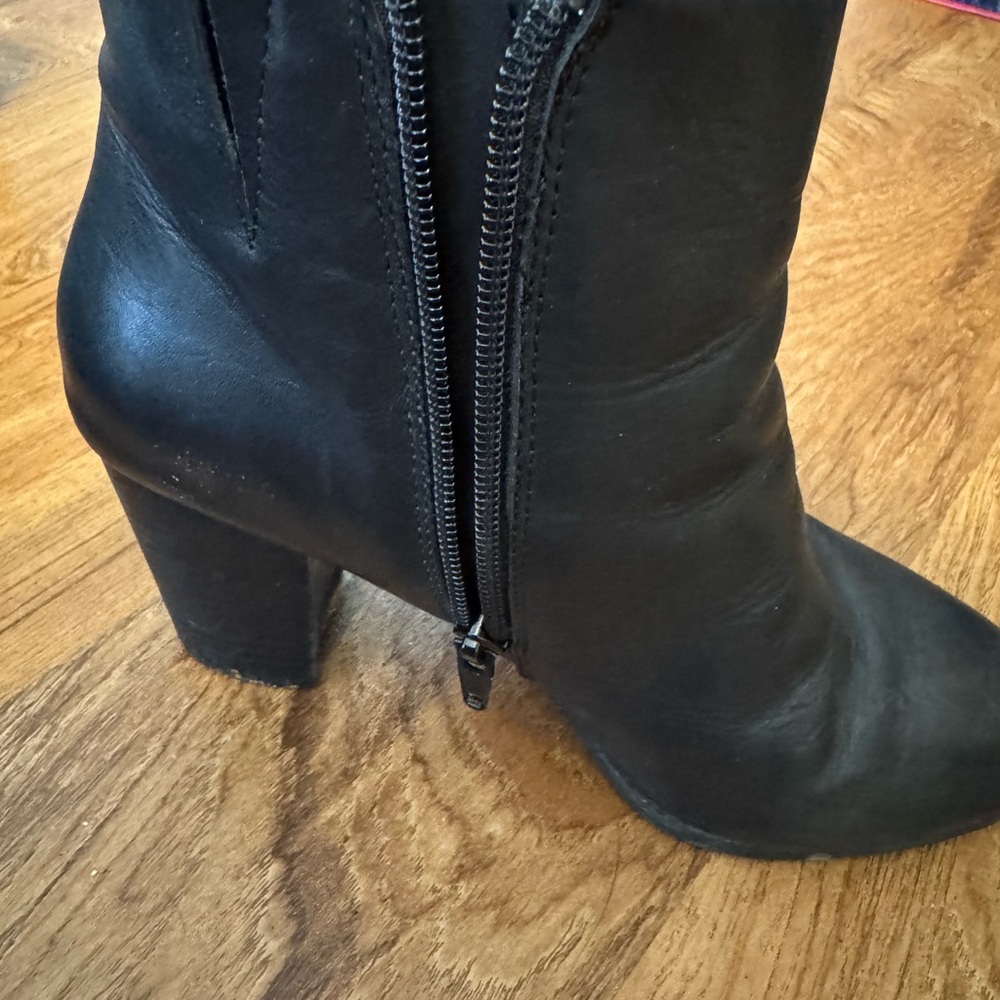 Vionic booties - Picture 9 of 10